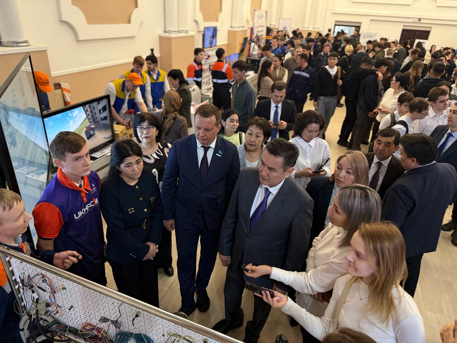 3 марта 2025 года Управление координации занятости и социальных программ совместно с Управлением образования Восточно-Казахстанской области на базе ВКТУ им.Д.Серикбаева организовали мероприятие «Мамандығым – Мақтанышым».